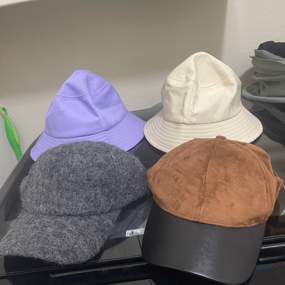 4 hats bundle sale/2 fisherman hat 2 hats